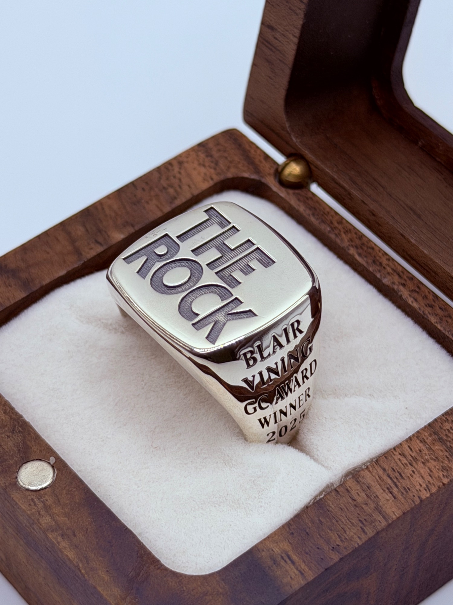 Cuncè commission in walnut box