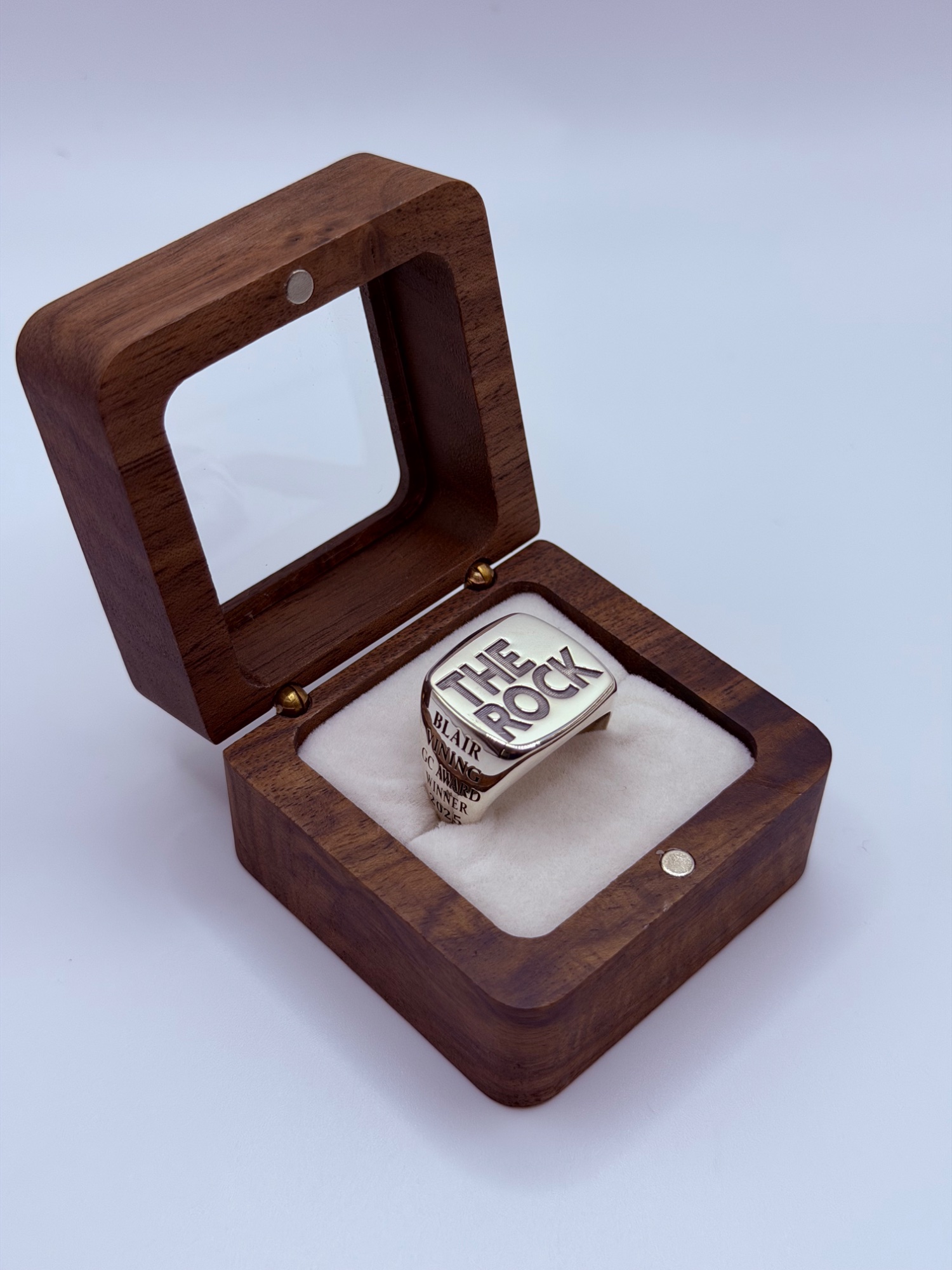 Gold signet in walnut box