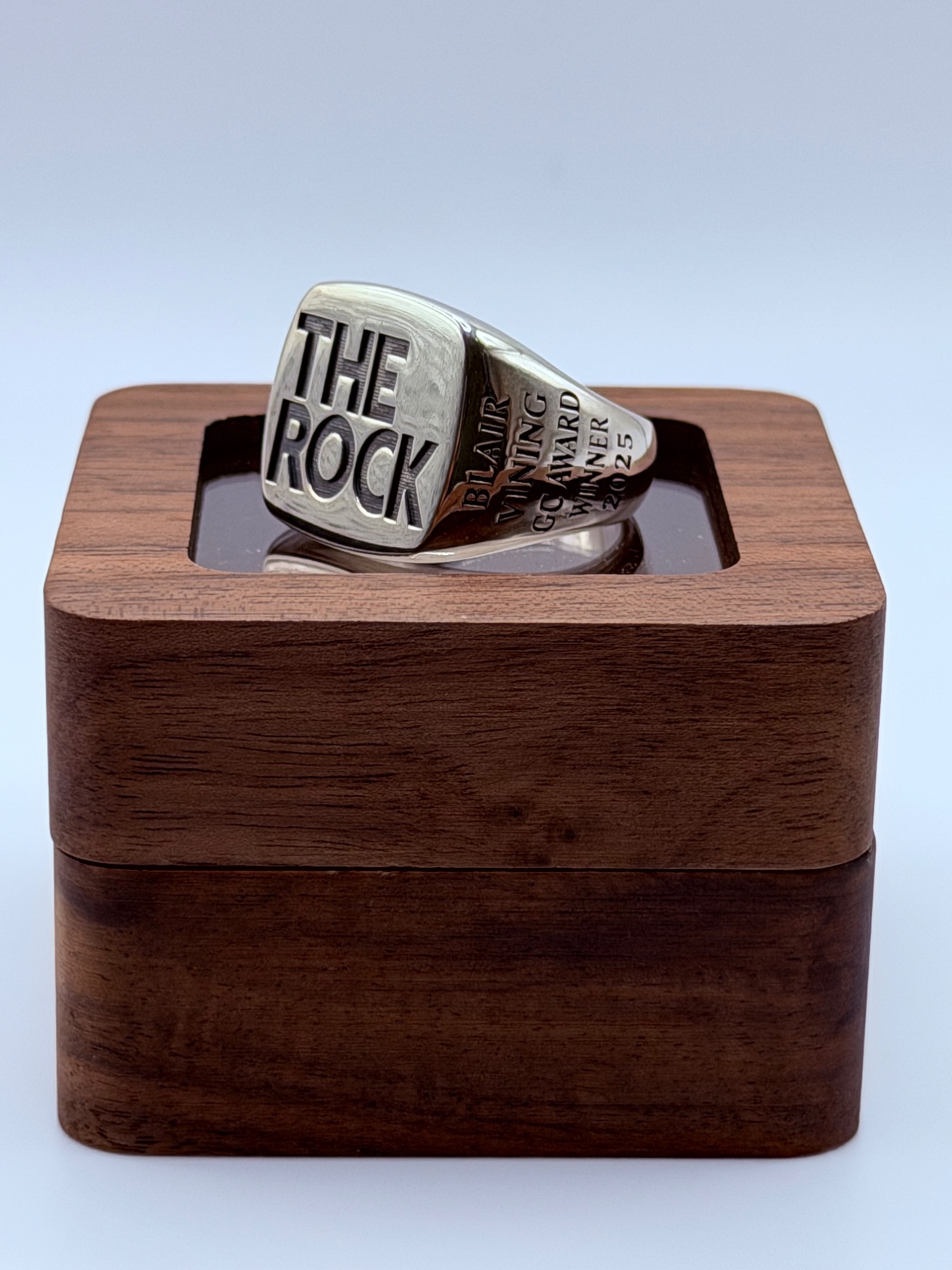 Cuncè hallmark stamped inside ring band