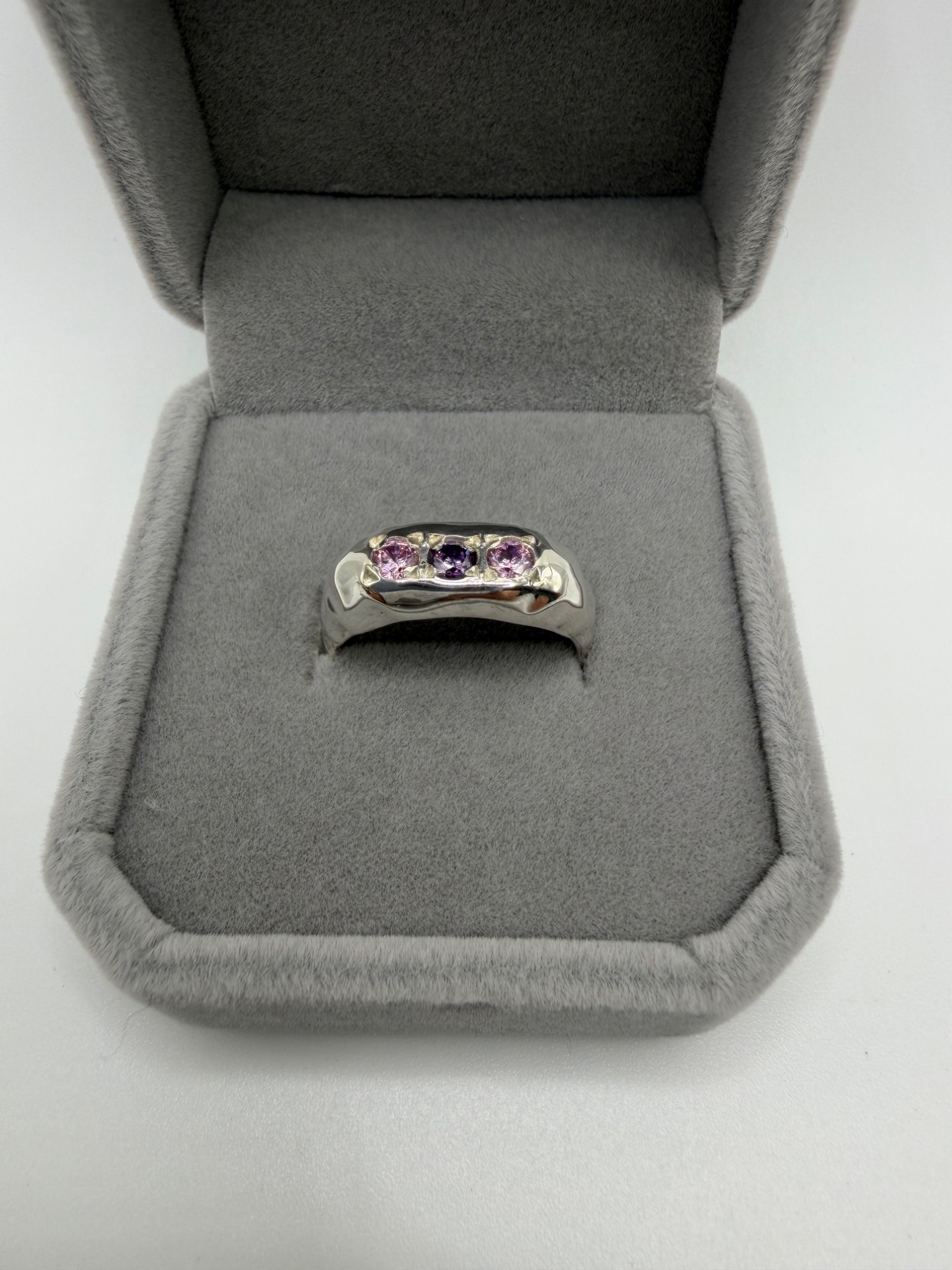 Amethyst trilogy ring by Cuncè