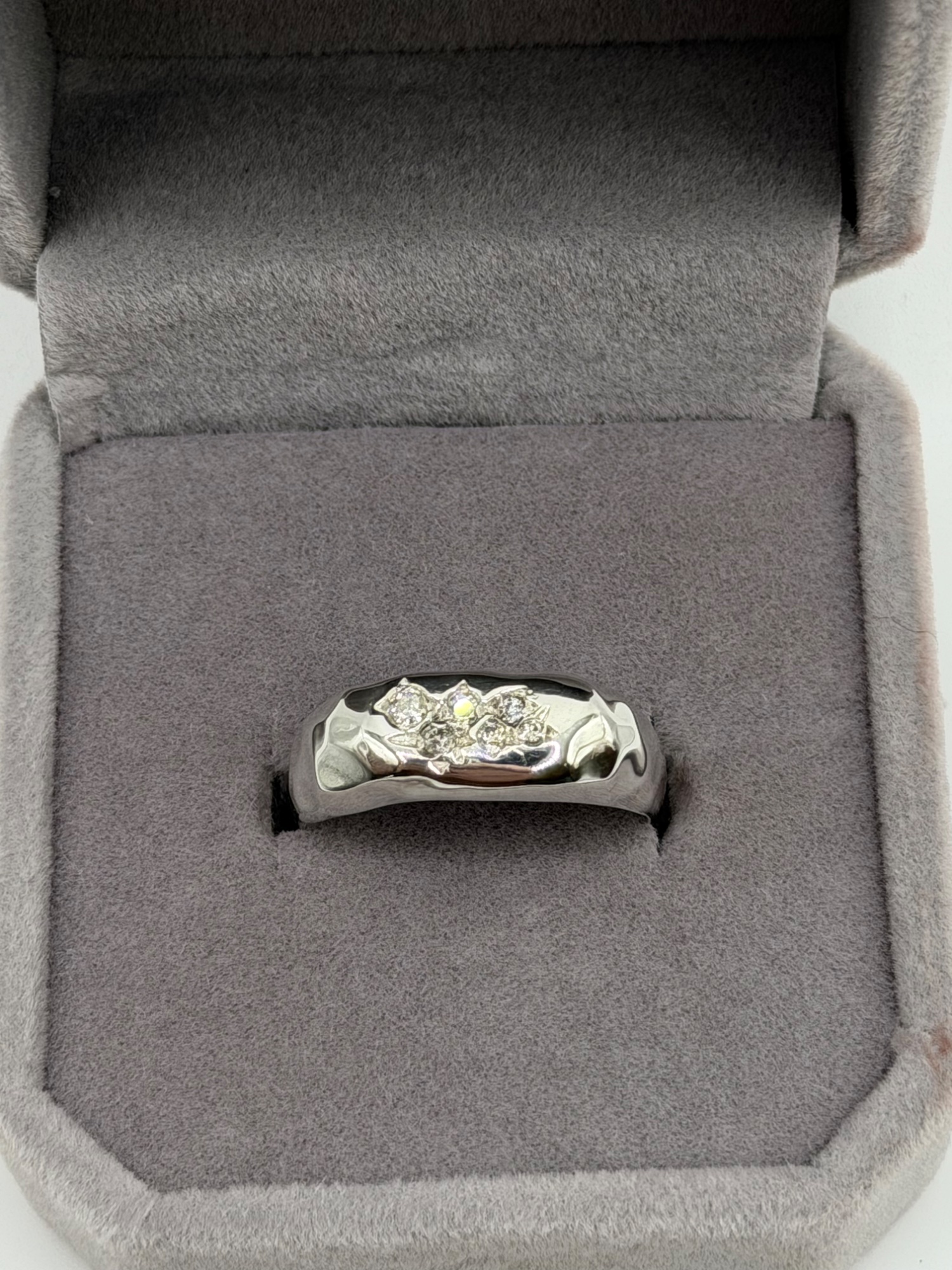 Diamond cluster ring